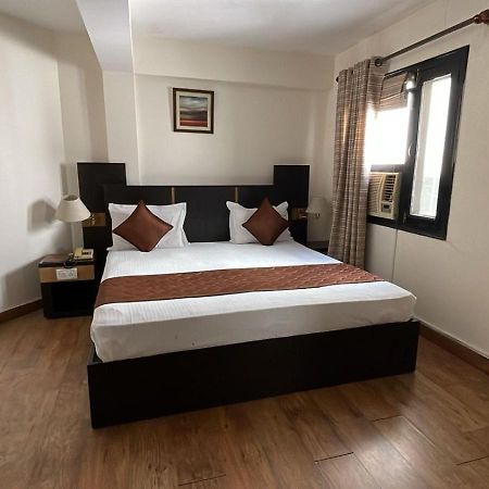 8Fold-Pinecrest By Larisa, Bhimtal Hotell Eksteriør bilde