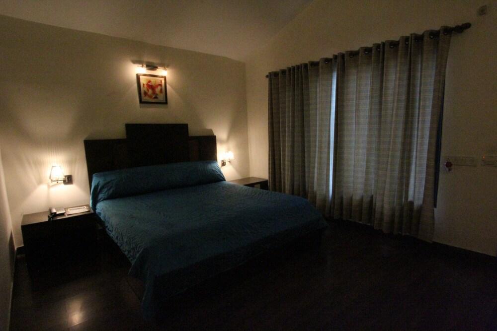 8Fold-Pinecrest By Larisa, Bhimtal Hotell Eksteriør bilde