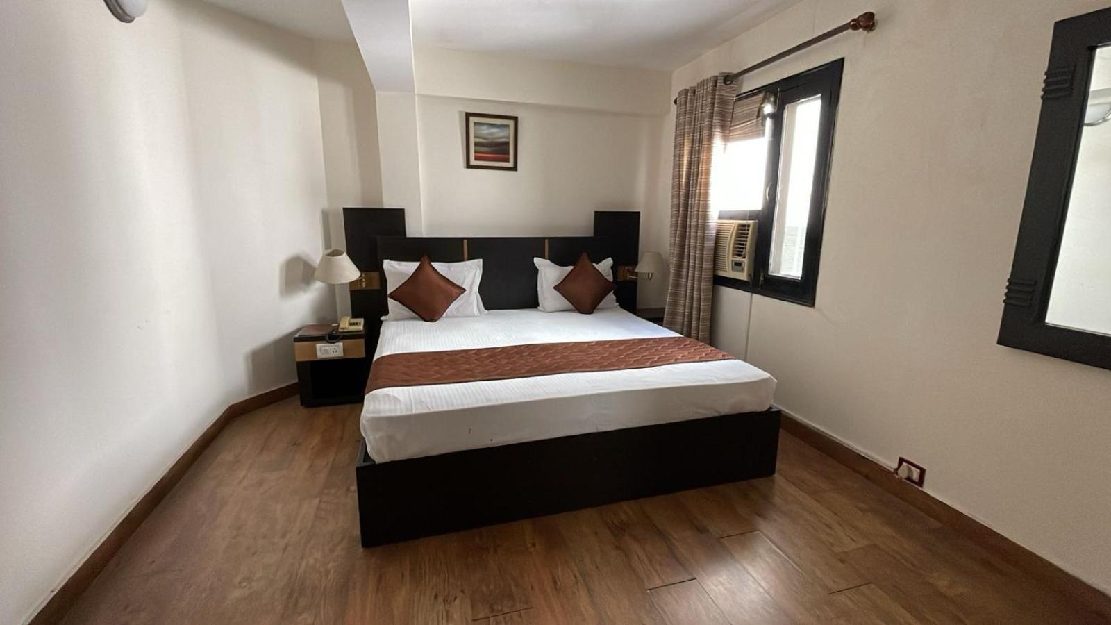 8Fold-Pinecrest By Larisa, Bhimtal Hotell Eksteriør bilde