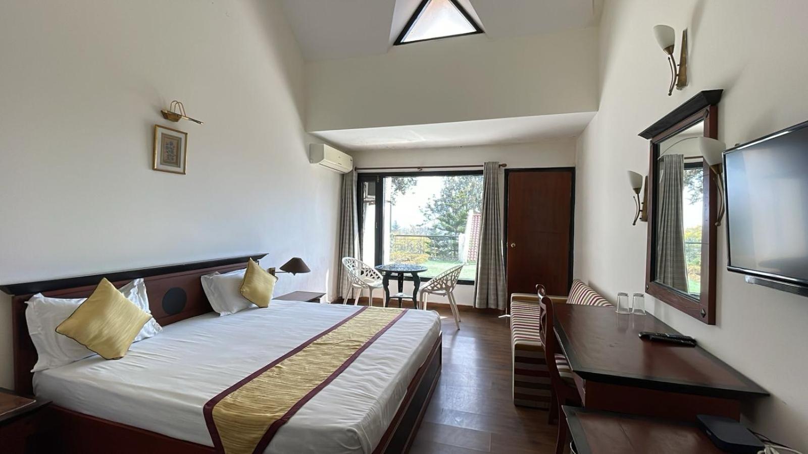 8Fold-Pinecrest By Larisa, Bhimtal Hotell Eksteriør bilde