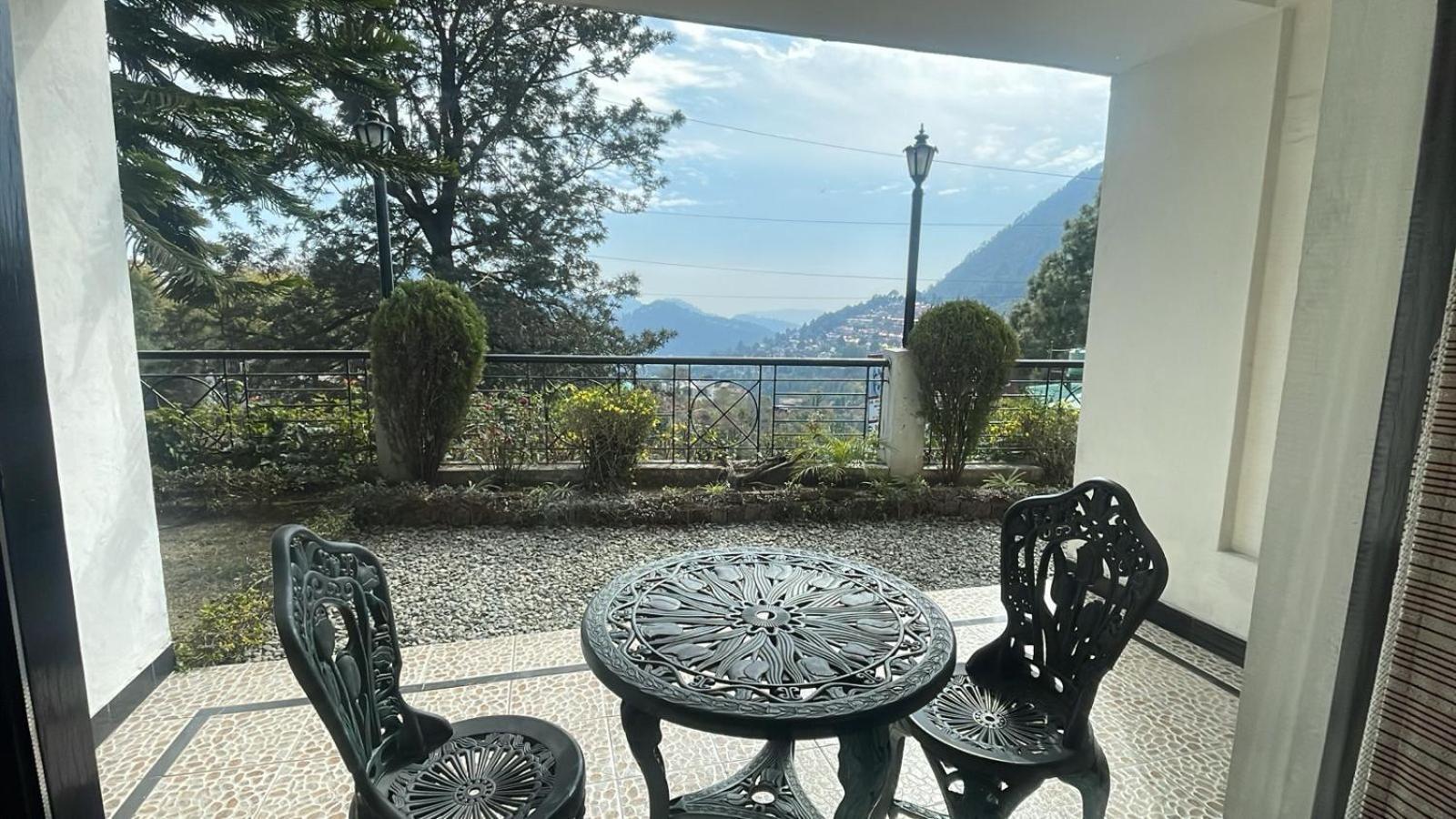 8Fold-Pinecrest By Larisa, Bhimtal Hotell Eksteriør bilde