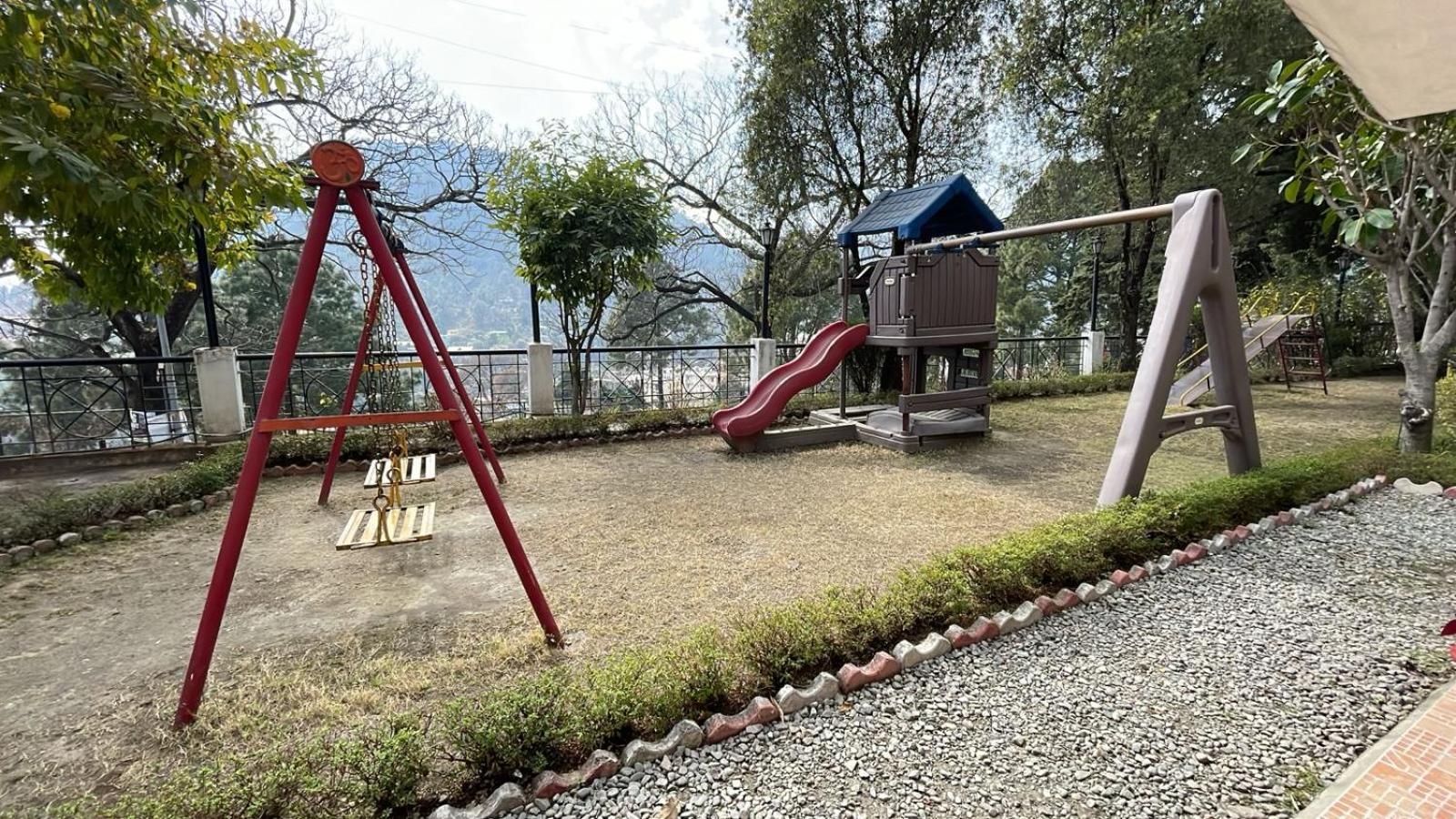 8Fold-Pinecrest By Larisa, Bhimtal Hotell Eksteriør bilde
