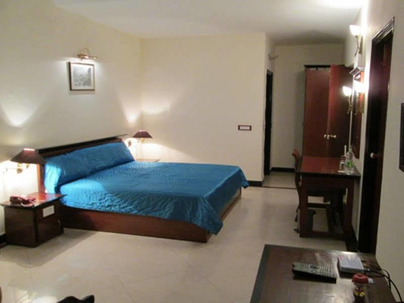 8Fold-Pinecrest By Larisa, Bhimtal Hotell Eksteriør bilde